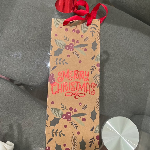 CHRISTMAS/ NEW YEARS GIFT BAGS ( 5 PIECES ) Size medium, small and Bottle size - Picture 5 of 5